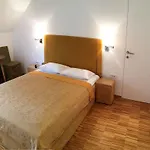 Petra Varl Nočitev z zajtrkom Ljubljana