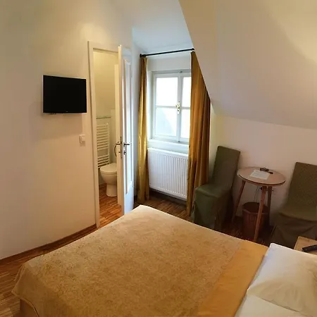 Petra Varl فندق مبيت وإفطار