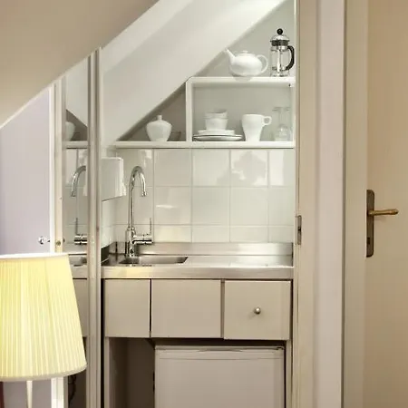 Petra Varl Nočitev z zajtrkom Ljubljana