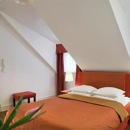 Couette-café Petra Varl